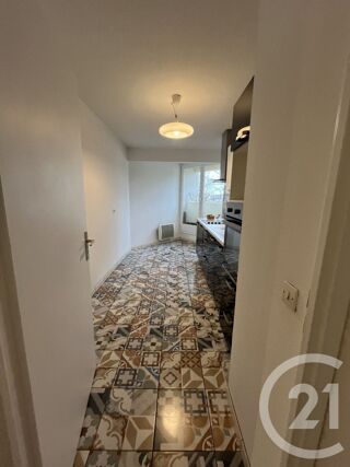  Appartement à louer 4 pièces 90 m²
