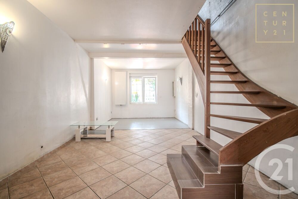 En bref : Maison semi-individuelle à vendre à Maubeu....