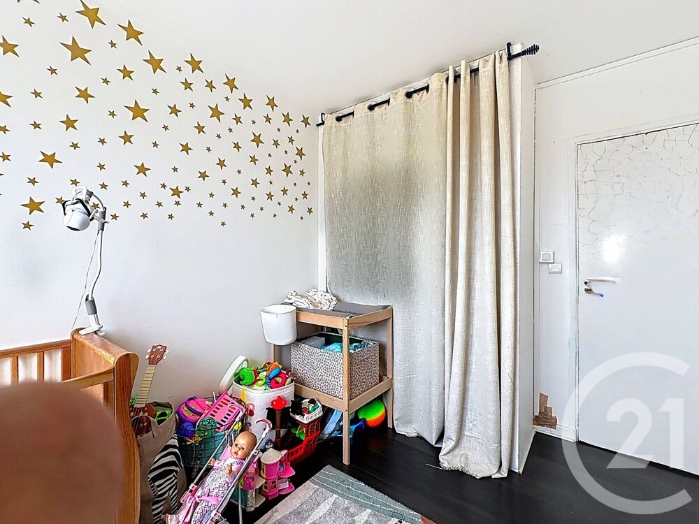 Découvrez cet appartement de 3 pièces, idéalement situé ....