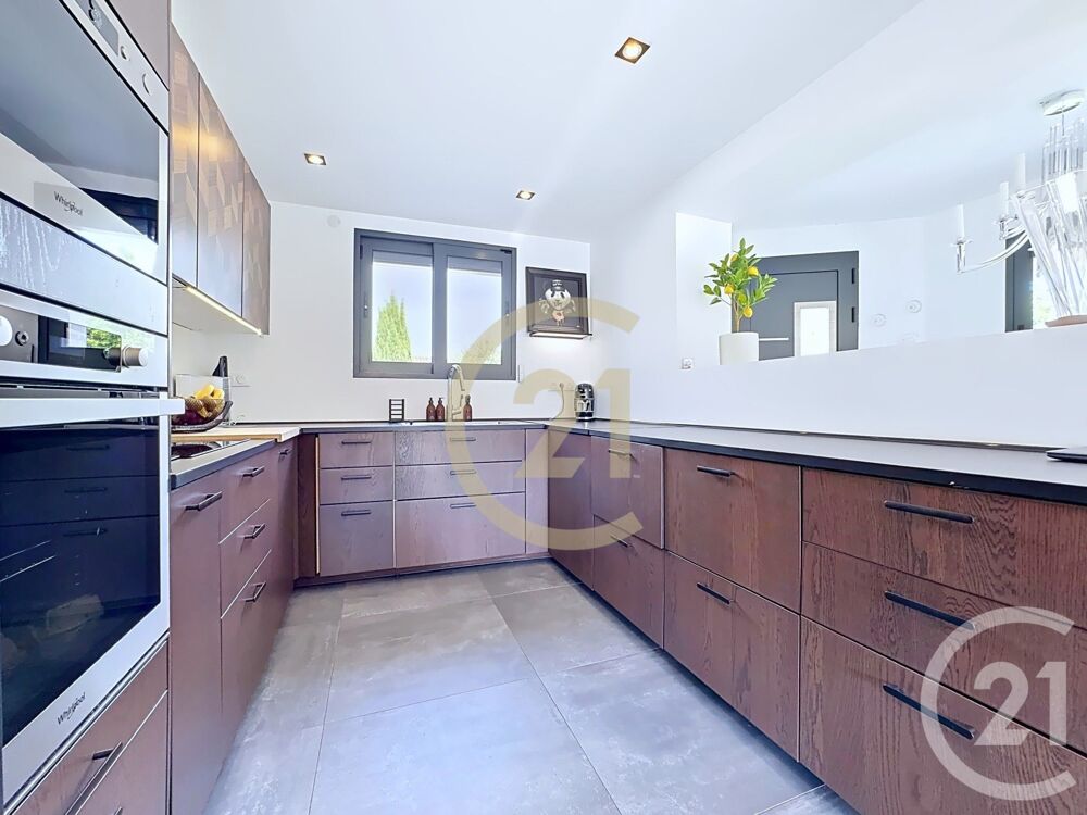 À 680000€, découvrez cette maison de 182m² entièrement h....
