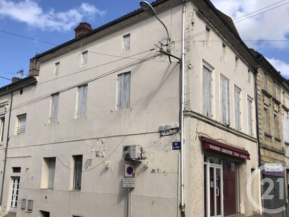 Situé sur l'artère principale de la ville de Montpon, ve....