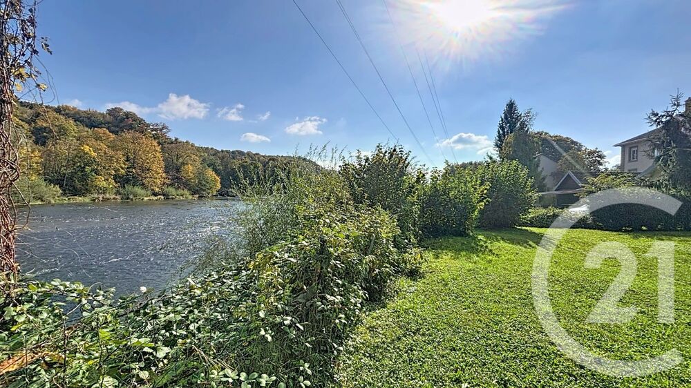 Découvrez cet appartement de 5 pièces situé à Valentigne....