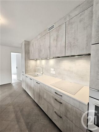  Appartement à louer 4 pièces 81 m²