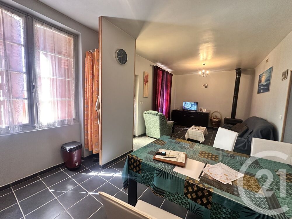 Située à deux pas de l'hôpital de Nevers, cette maison v....