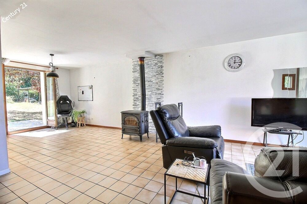 Sur l'axe Château-Thierry / Soissons, situé à 8 minutes ....