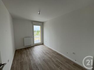  Appartement à louer 4 pièces 79 m²
