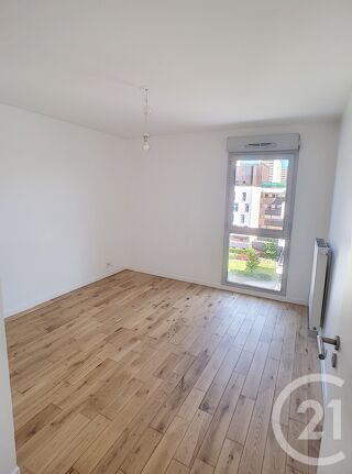  Appartement à louer 4 pièces 75 m²