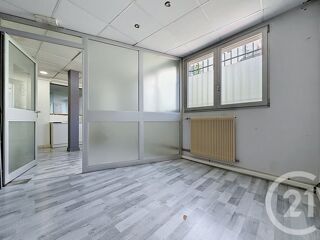  Appartement à louer 3 pièces 106 m²
