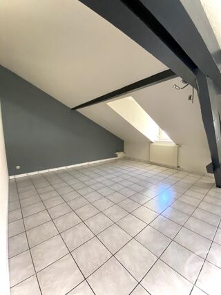  Appartement à louer 4 pièces 94 m²
