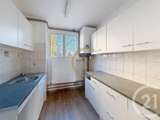  Appartement à louer 4 pièces 63 m²