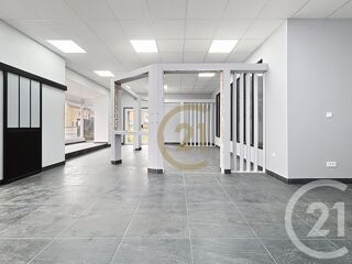  Appartement à louer 4 pièces 179 m²
