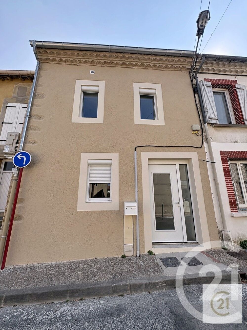 Au centre de Labastide d'Anjou, cette maison refaite à n....