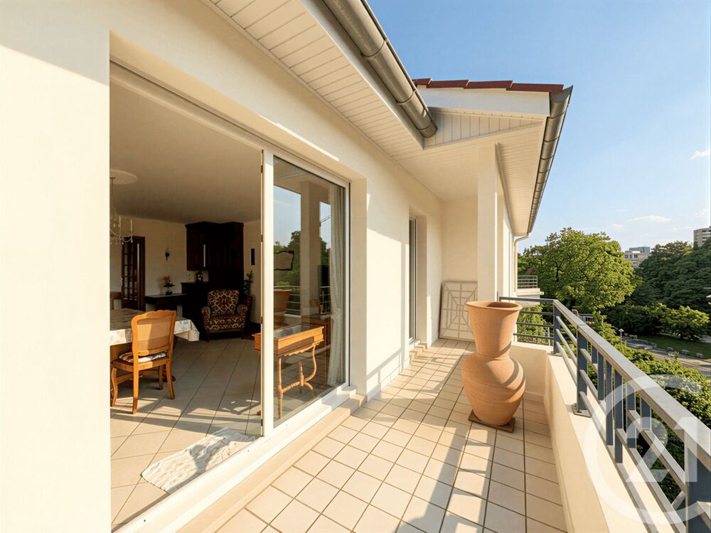 VENISSIEUX CENTRE JEAN MACE Bel appartement traversa....