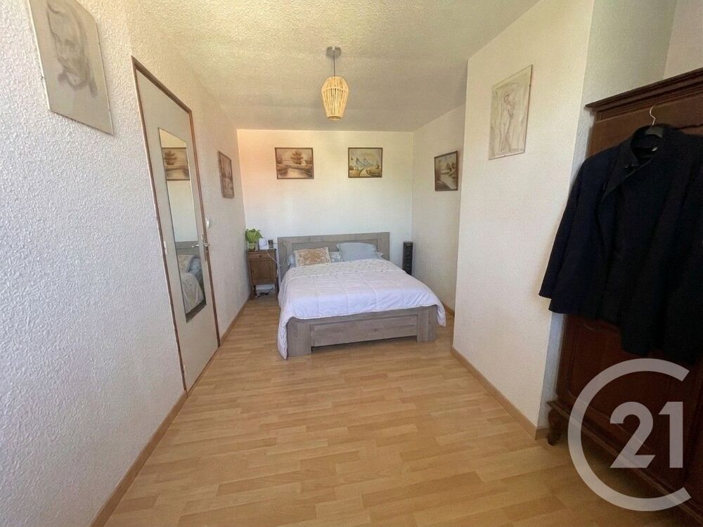 CENTURY 21 CHAPRAIS IMMOBILIER vous propose : À vend....