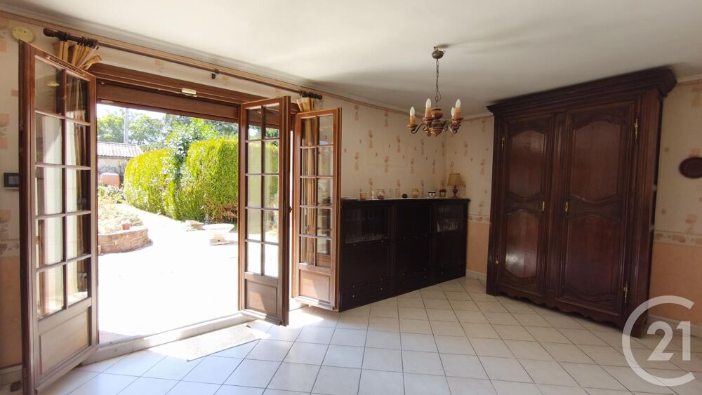 JOUE LES TOURS Authentique maison de caractère de 18....