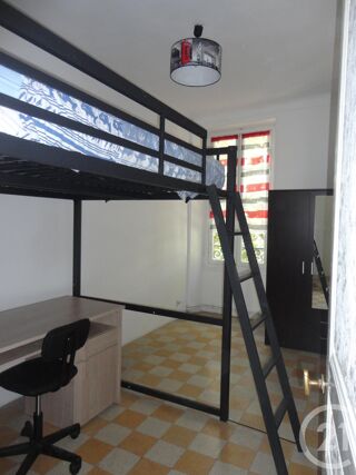  Appartement à louer 4 pièces 77 m²