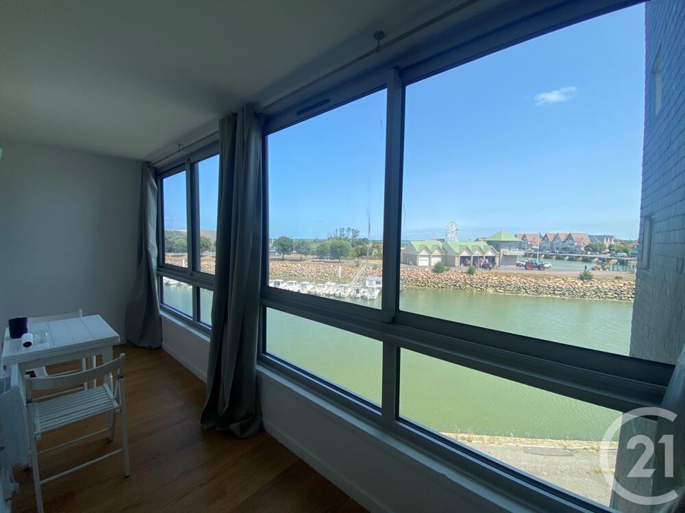 Courseulles-sur-Mer, idéalement situé avec sa vue sur le....