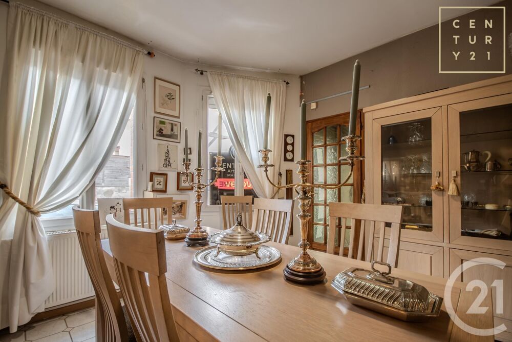 En bref : Maison familiale de 159m² à vendre à Maub....