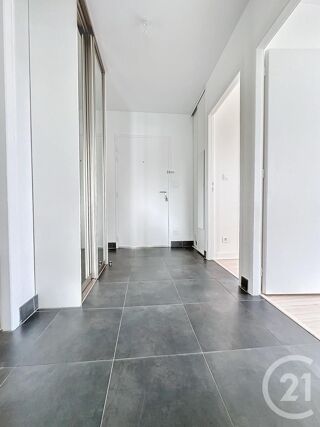  Appartement à louer 4 pièces 82 m²