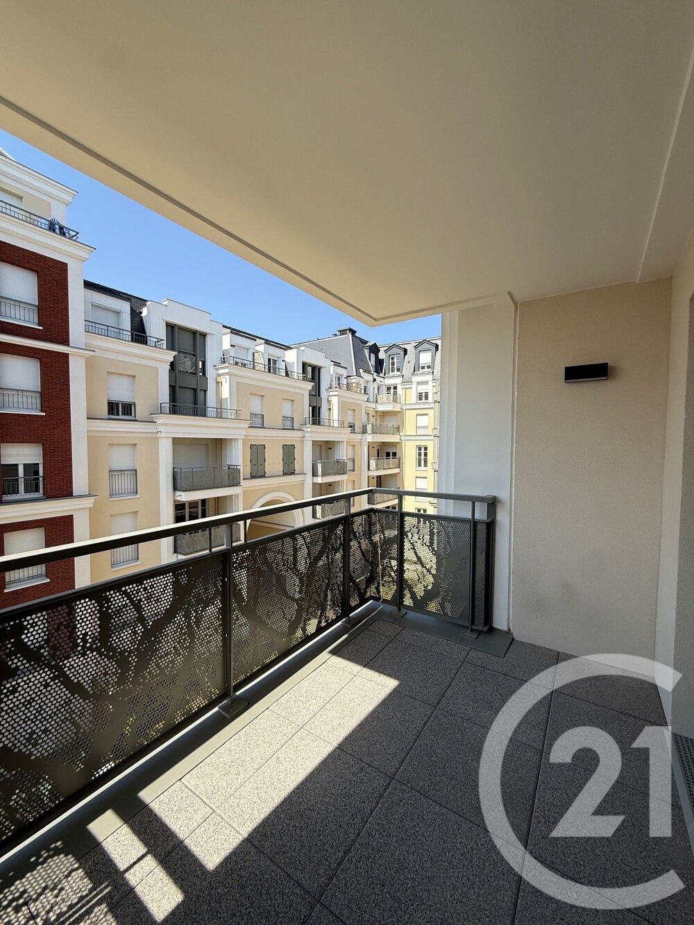 location Appartement - 3 pièce(s) - 63 m² Le Blanc-Mesnil (93150)