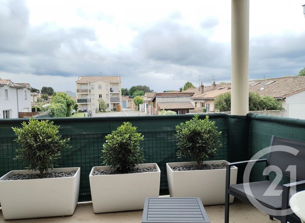 Idéalement situé en plein centre-ville de Langon, à deux....