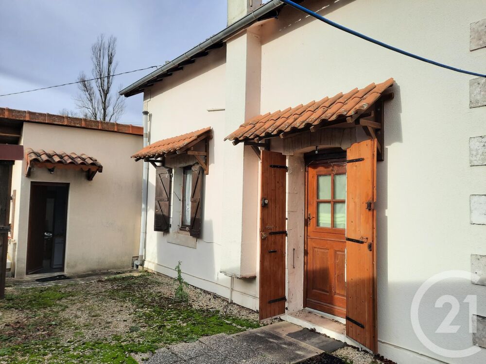 Atypique, située PAIZAY-NAUDOUIN, cette maisonnette de g....