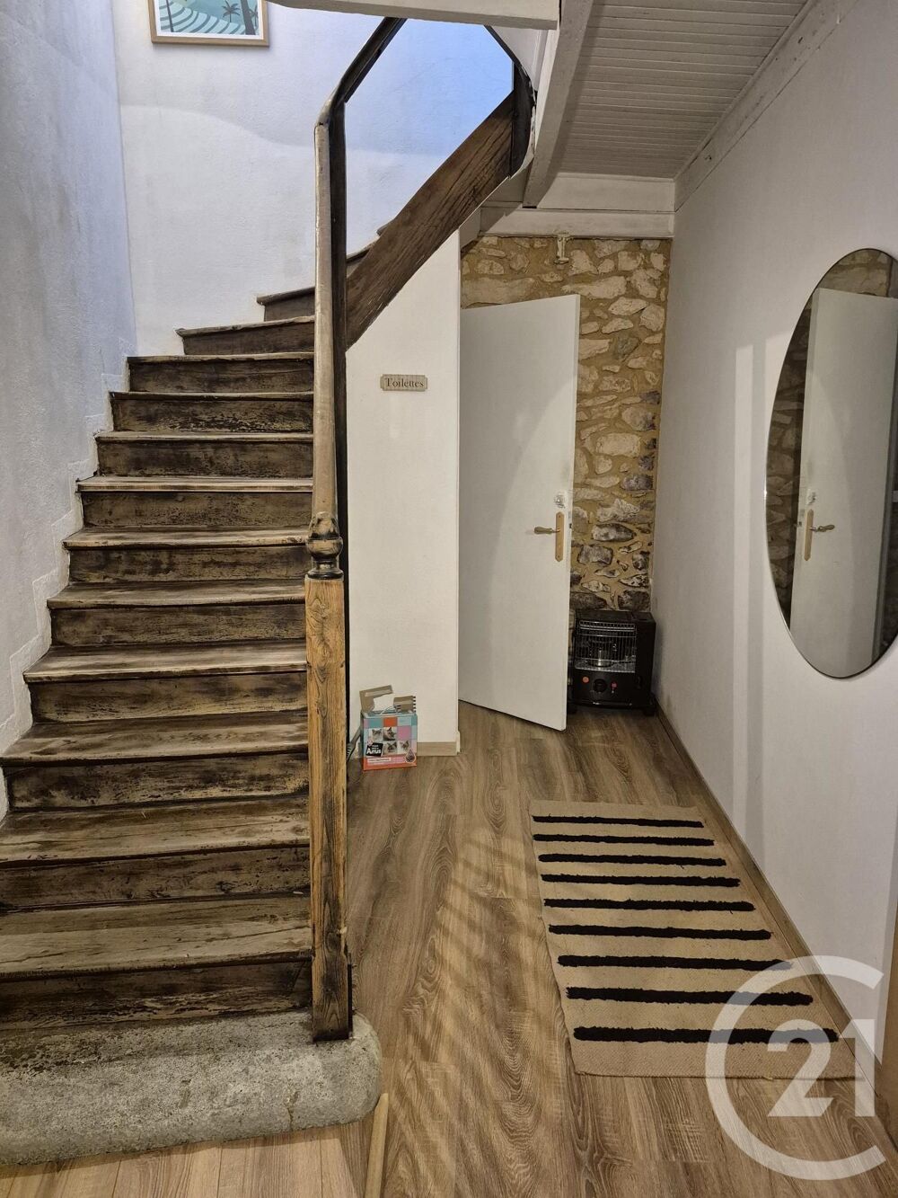 Nichée à Valdurenque, cette maison familiale de 166 m² o....