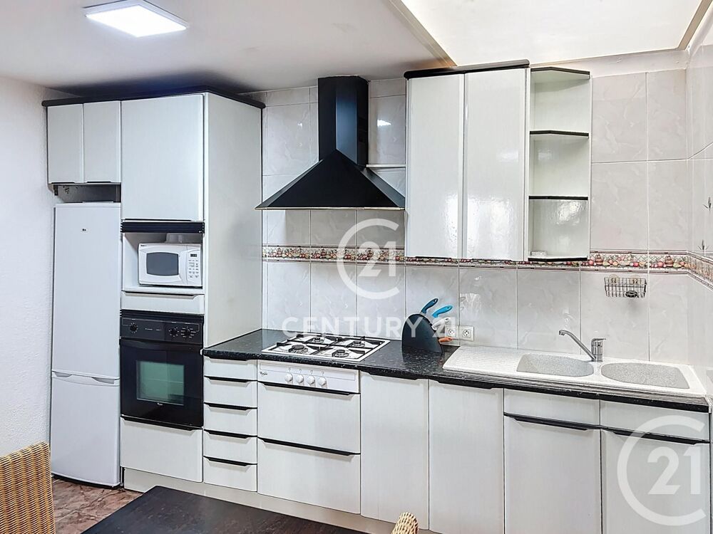 NOUVEAU à ELNE, agréable maison de village en R+1 avec g....