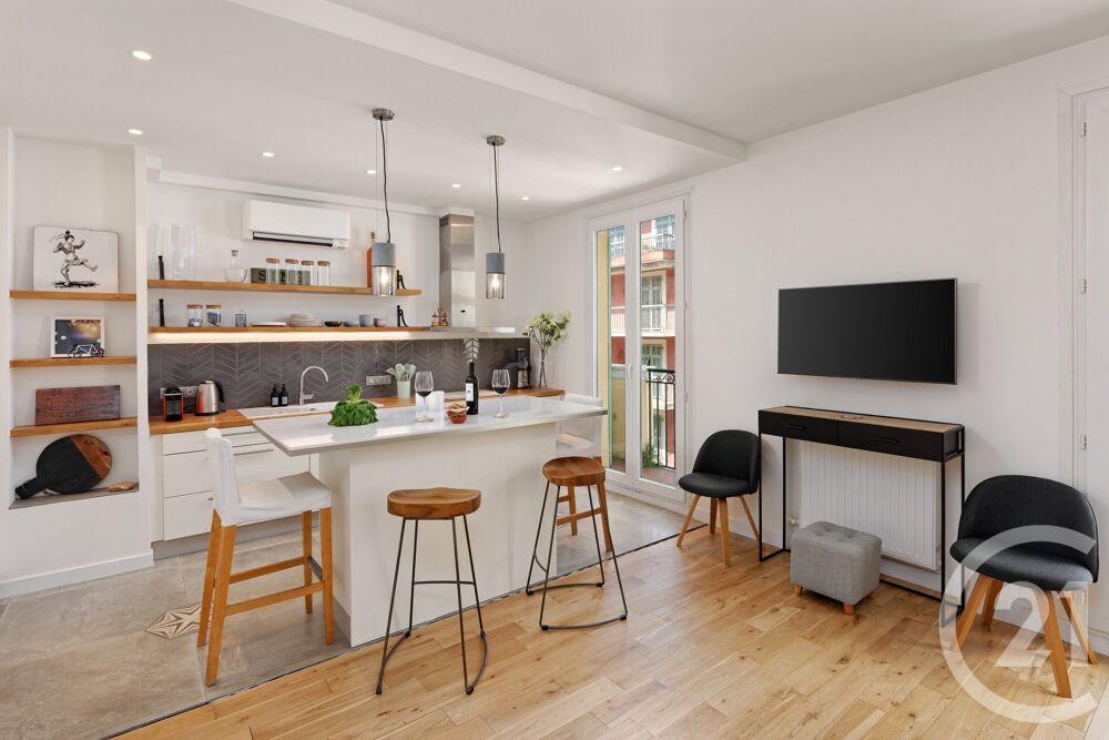 NICE - PORT : 2 pièces de 55 m² avec un balcon de 7 m², ....
