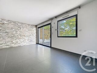  Appartement à louer 4 pièces 90 m²