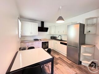  Appartement à louer 4 pièces 74 m²