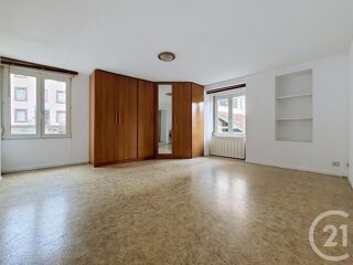 Appartement à louer 3 pièces 82 m²