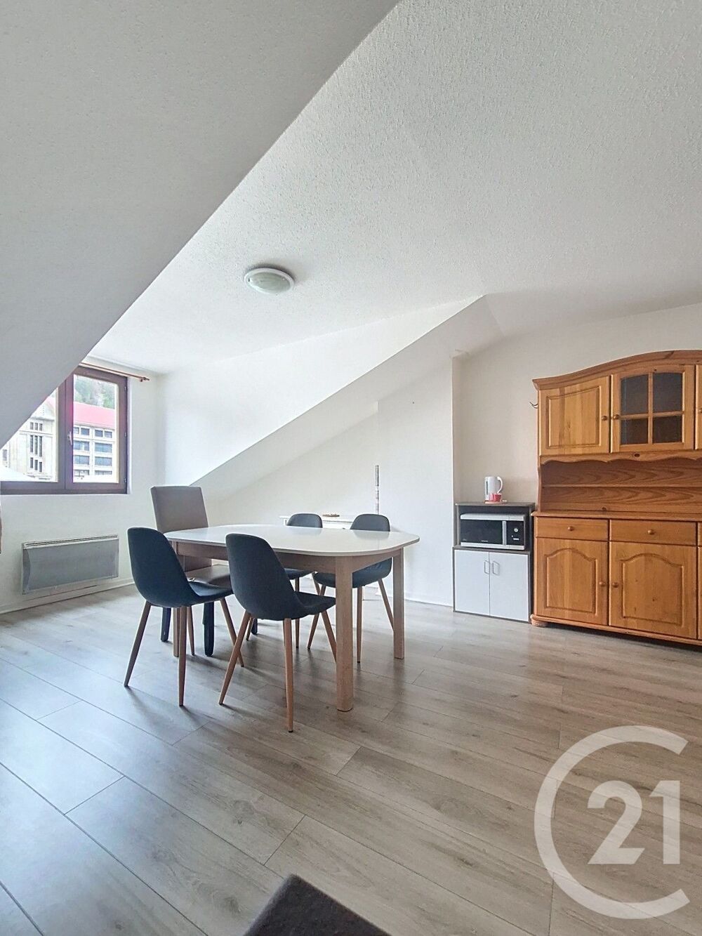 MOREZ: Appartement de charme situé au 4ème étage et der....