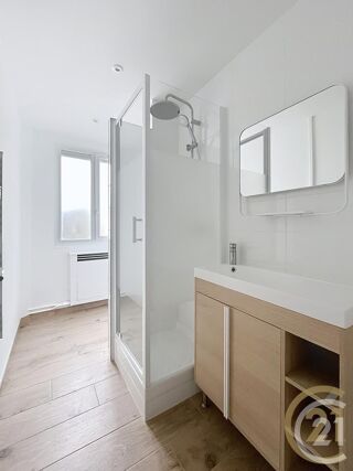  Appartement à louer 4 pièces 66 m²