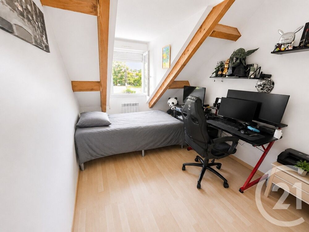 Découvrez ce joli 3 pièces lumineux comprenant un séjour....