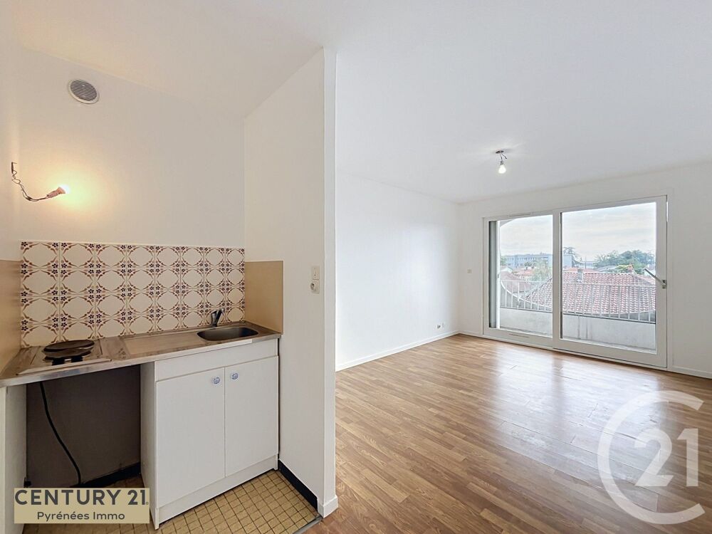 « STUDIO AVEC BALCON AU C¼UR DE VILLE » Au c½ur....