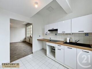  Appartement à louer 5 pièces 94 m²