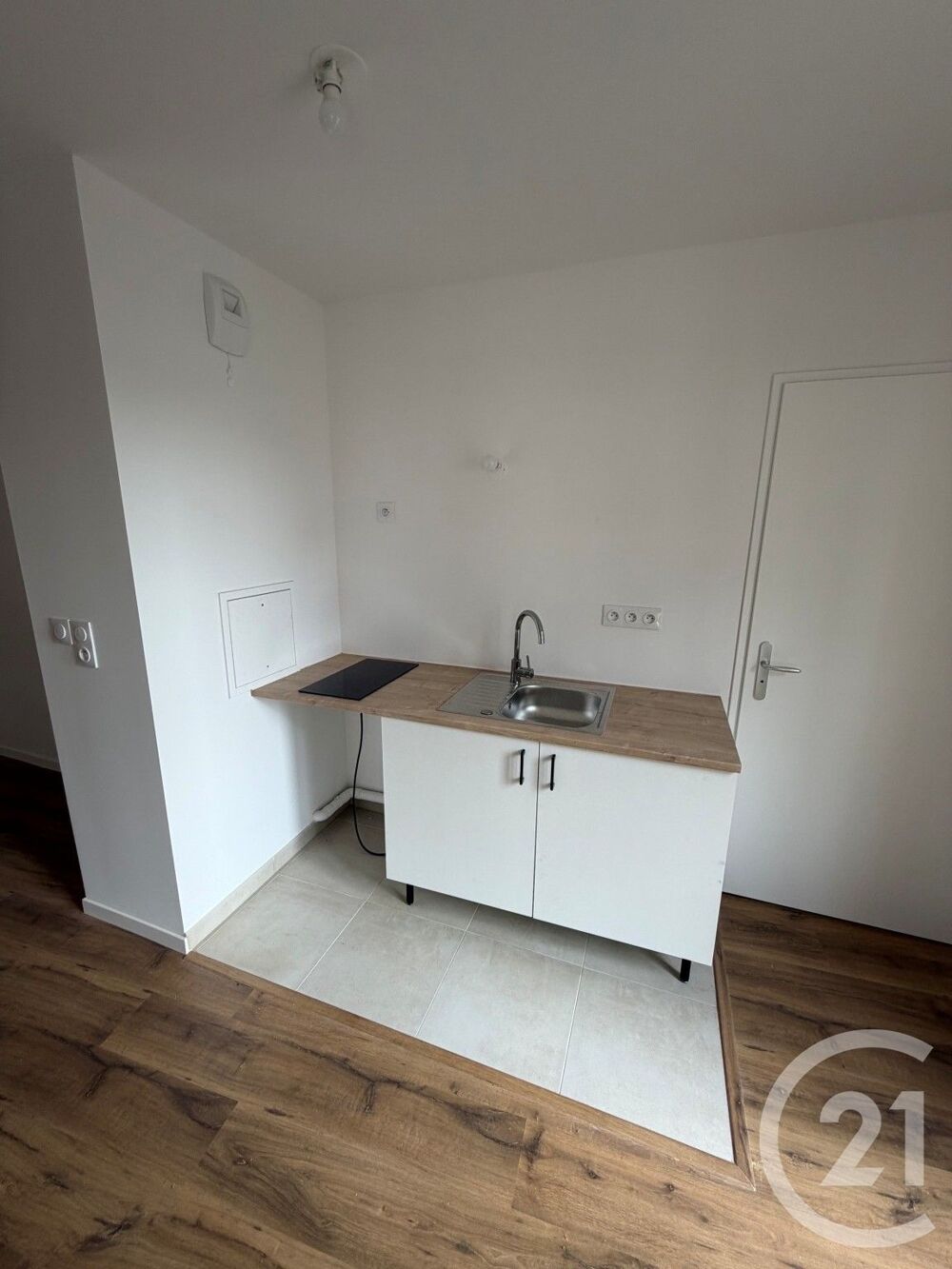location Appartement - 1 pièce(s) - 27 m² Le Blanc-Mesnil (93150)