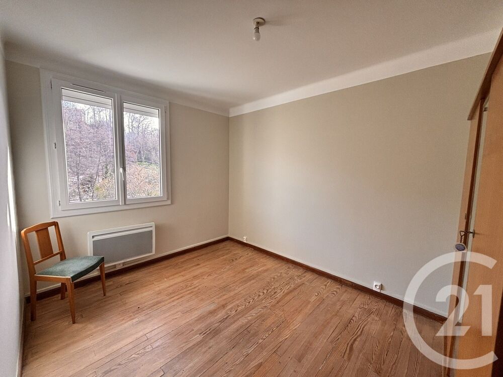 Nichée au c½ur de Chalabre, cette maison entièrement rén....
