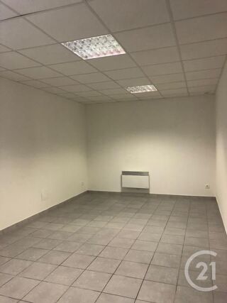  Appartement à louer 3 pièces 82 m²