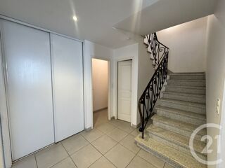  Maison à louer 5 pièces 135 m²