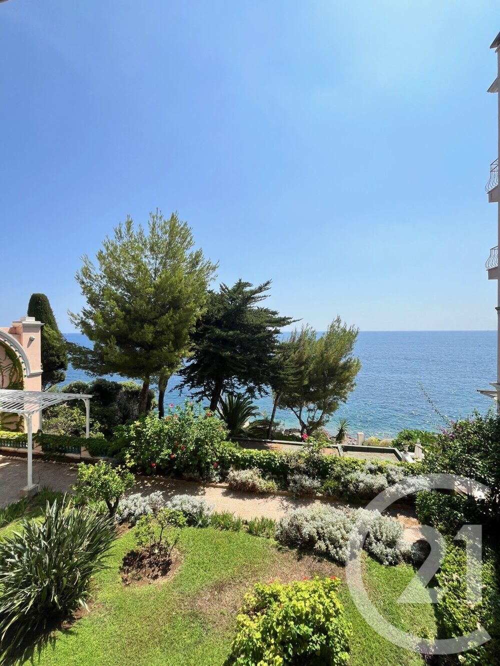 location Appartement - 2 pièce(s) - 38 m² Cap-d'Ail (06320)