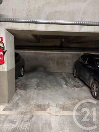  Parking / Garage à louer 10 m²
