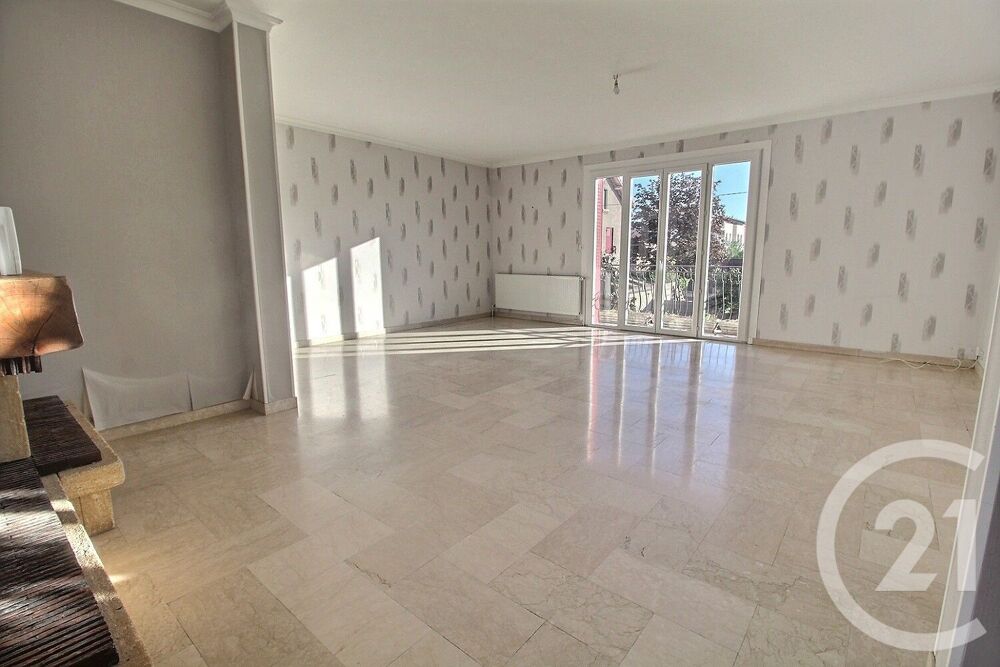 vente Maison - 8 pièce(s) - 237 m² Miribel (01700)