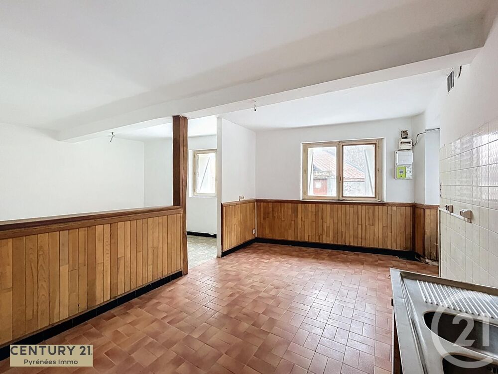 « ENSEMBLE DE 2 MAISONS » Dans le village agréa....