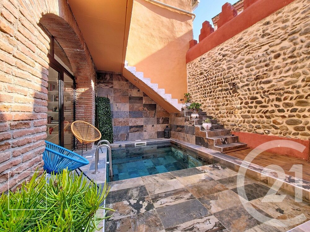 MAISON DE VILLAGE ENTIEREMENT RENOVEE AVEC PISCINE ....
