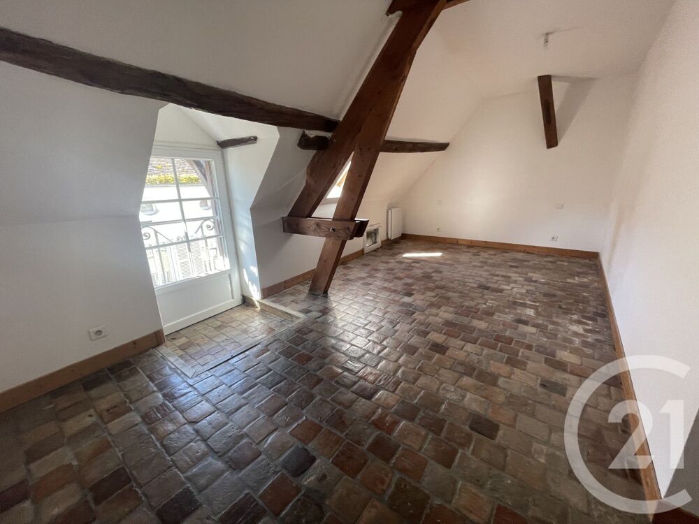 location Appartement - 3 pièce(s) - 94 m² Égreville (77620)