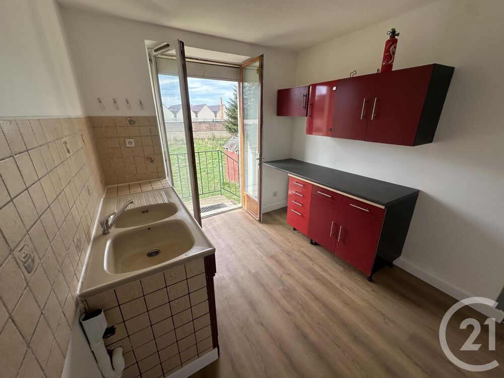 Découvrez ce charmant T3 rénové avec terrain en plein ce....