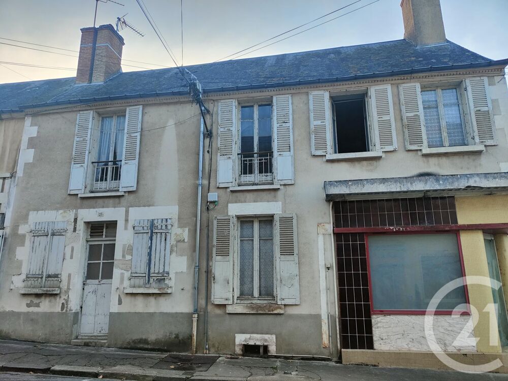 Dans le bourg d'HERRY, immeuble avec local commercial. <....