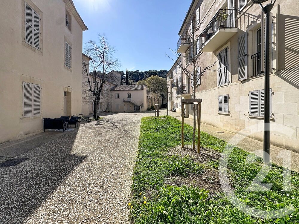 RARE à la vente, dans le centre historique de Villeneuve....